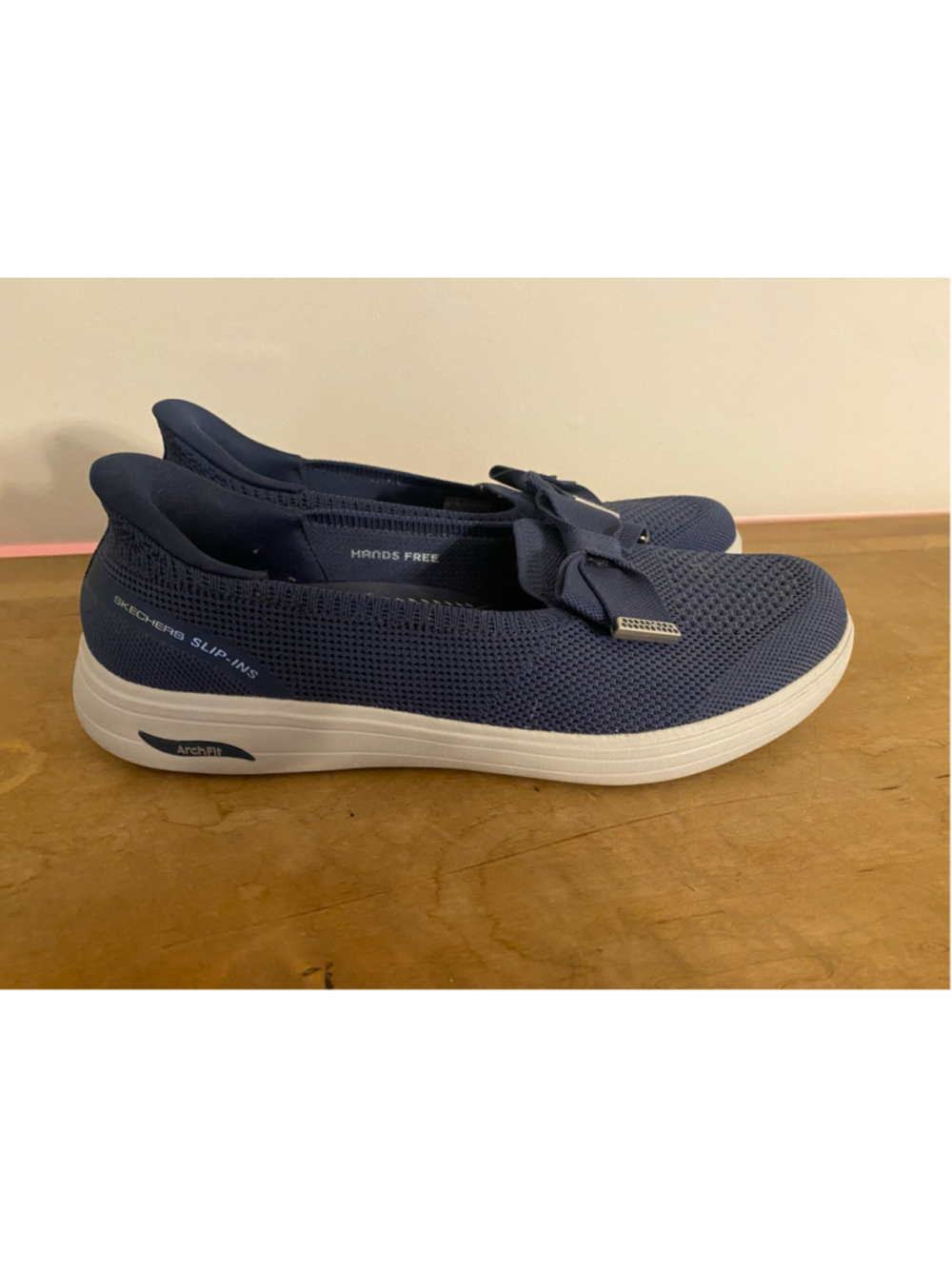 Skechers 9.5 Bow detail Slip-ins Arch Fit Sneakers Blue comfort shoes